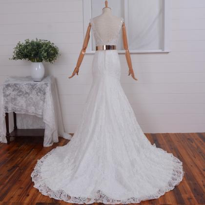 Vintage Style Lace Wedding Dress With V Neckline..